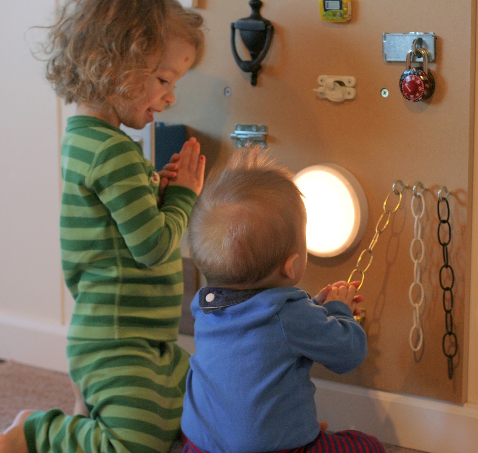Montessori: Pannello sensoriale Fai da Te - Blog - Borgione Centro  Didattico