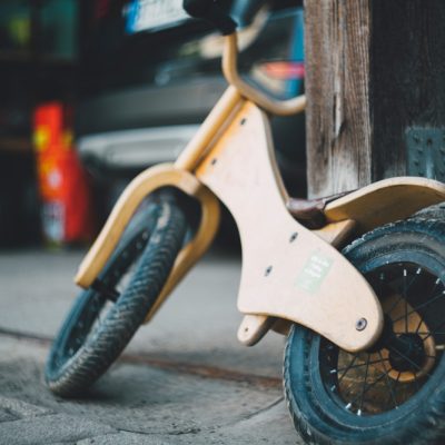Bicicletta per bambini: con le rotelle o senza pedali?