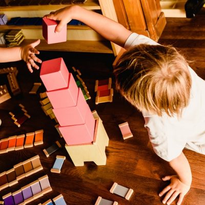 Montessori: attività per lo sviluppo del bambino