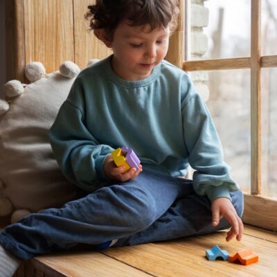 Giochi sensoriali per autismo: sinergia con la famiglia