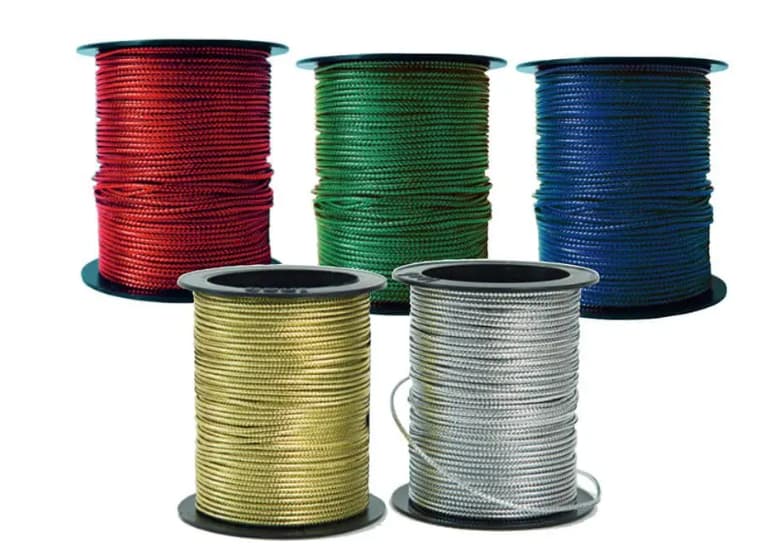 Nastri colorati: rosso, verde, blu, giallo, argento