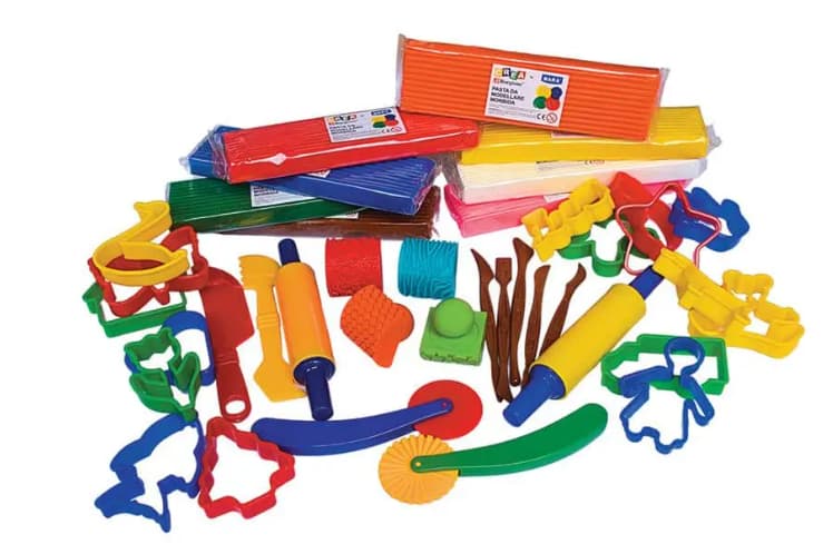 Strumenti per modellare: mattarelli e forme per la plastilina