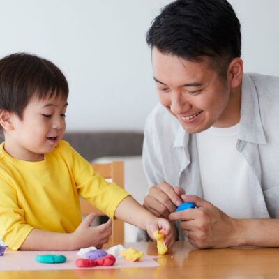 Potenziamento della Motricità Fine: Attività con la Pasta Terapeutica