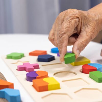 Supporti materiali negli esercizi per la memoria degli anziani