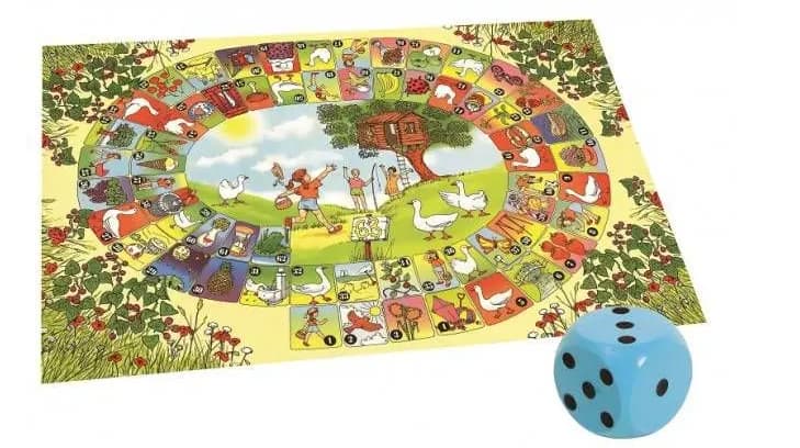 gioco dell'oca con dado vicino di colore azzurro