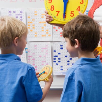 Come insegnare a leggere l’ora: 3 attività per la scuola primaria