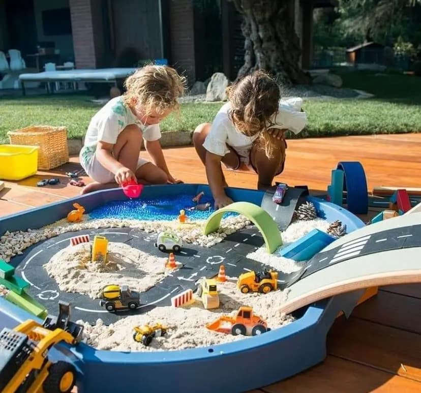 Mega vassoione-tuff tray blu con bambini che giocano